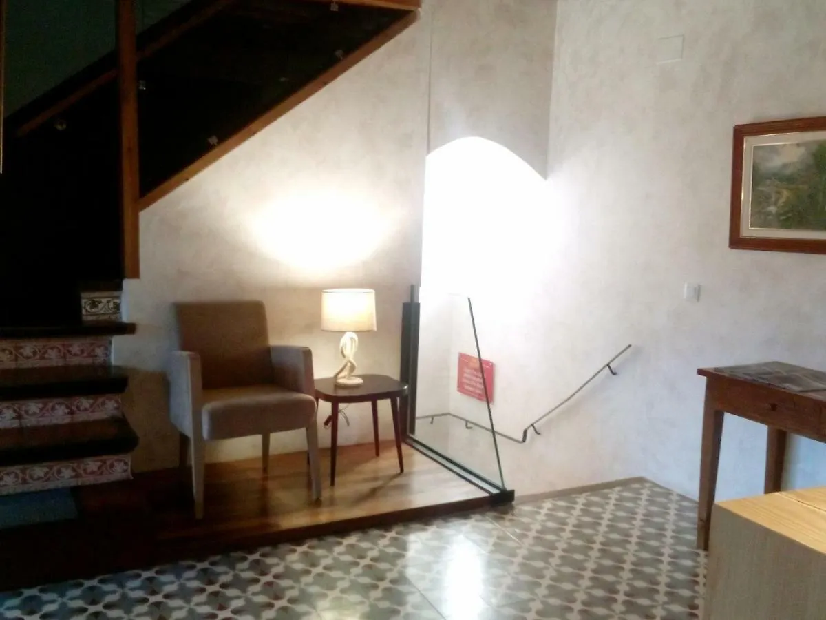 Hotel Can Mencio - Placa Major Santa Pau