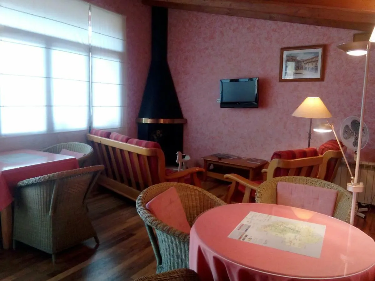 Hotel Can Mencio - Placa Major Santa Pau