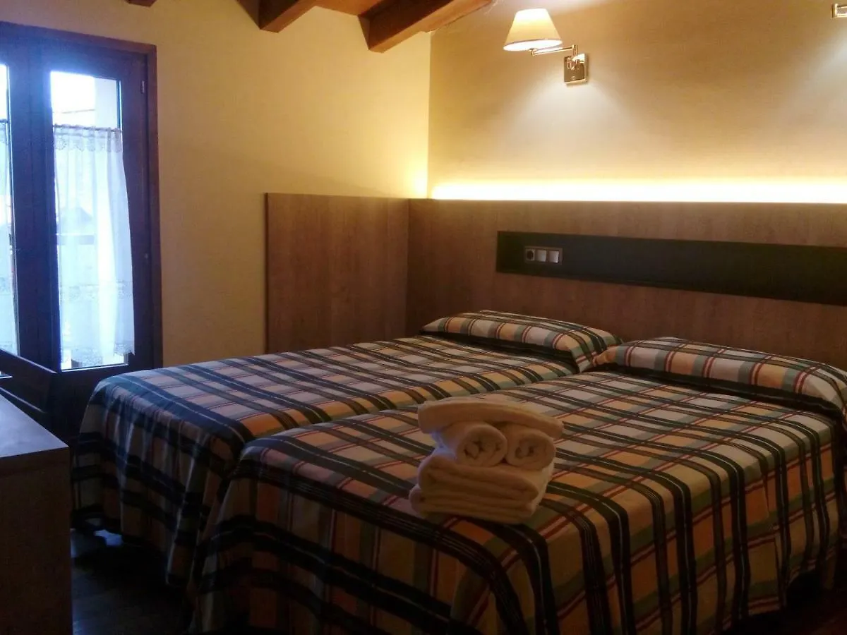 Hotel Can Mencio - Placa Major Santa Pau
