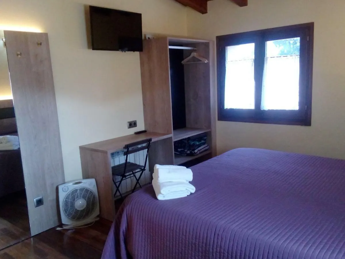 Hotel Can Mencio - Placa Major Santa Pau
